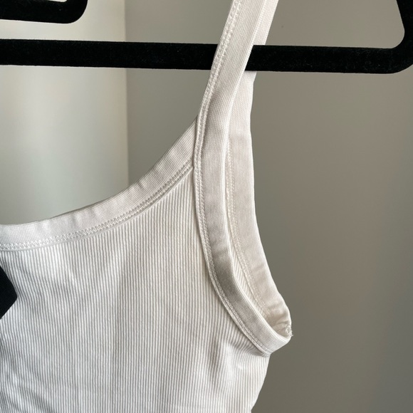 Tank tops - Picture 3 of 4